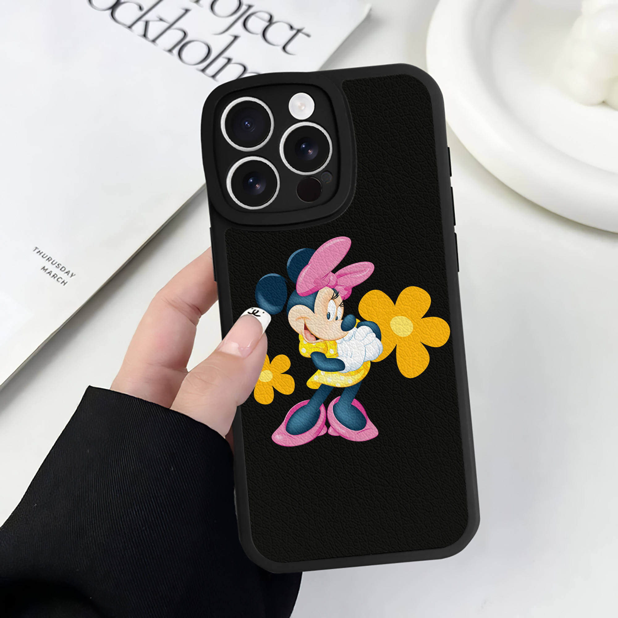 （画像用） ミッキーマウス Mickey Mouse 【iPhone 16シリーズ対応】シリコンスマホケース（レザー調） 材質：シリコン